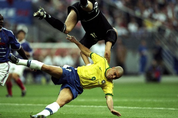 Ronaldo Nazario vs Fabien Barthez, France 1998